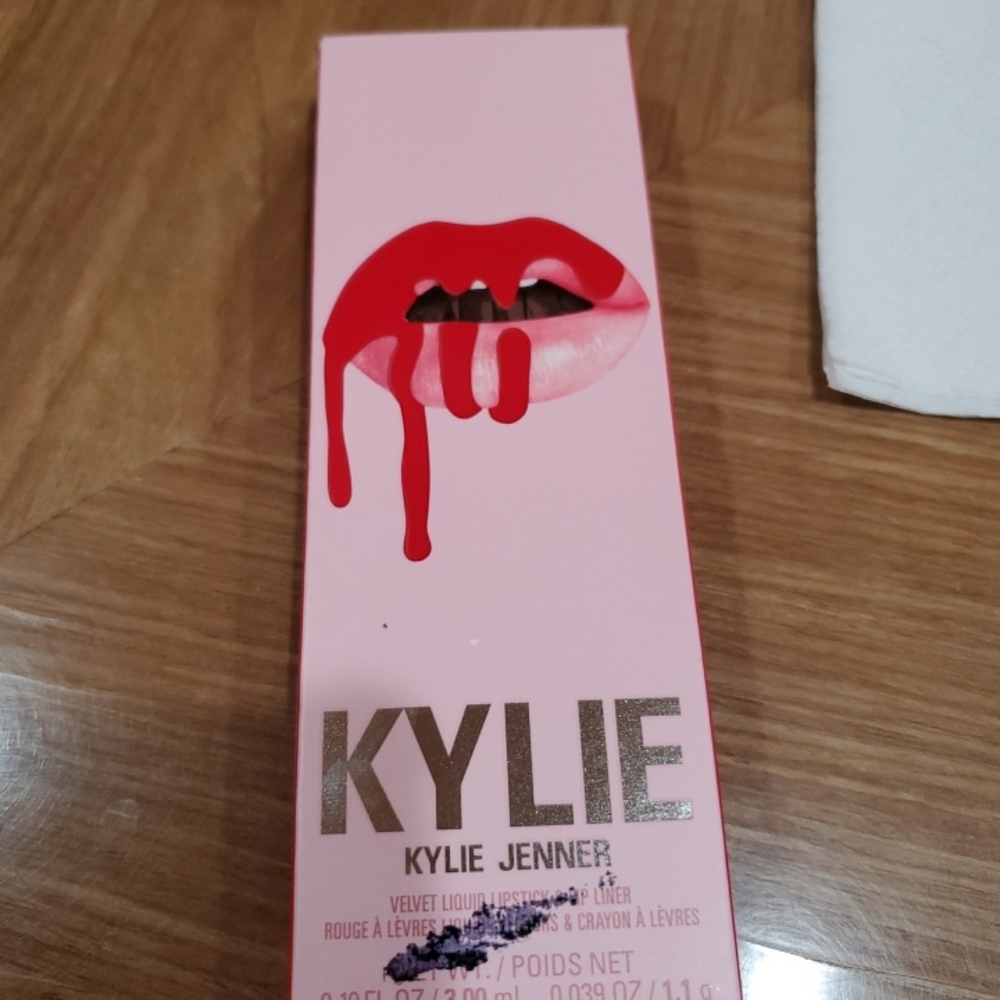 Kylie Cosmetics Velvet Liquid Lipstick(405 Red Velvet)